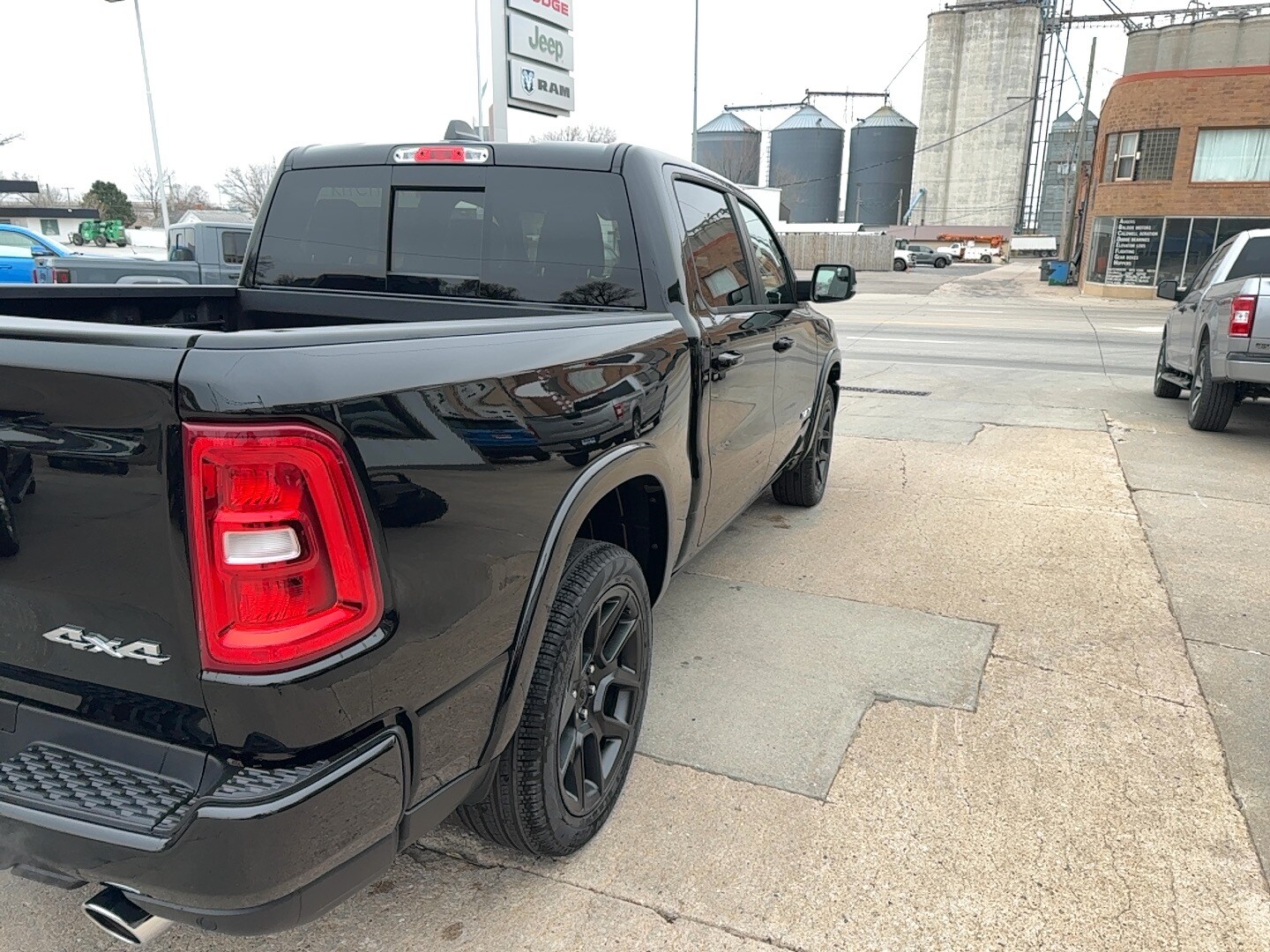 2026 Ram 1500 Laramie photo 4