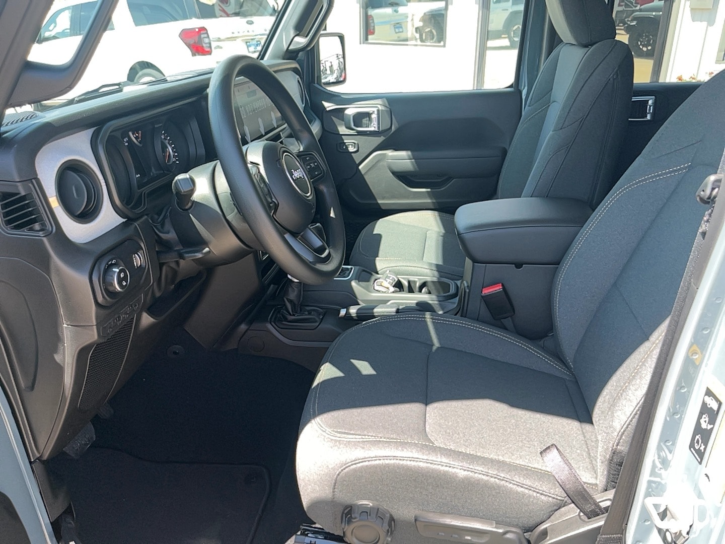 2024 Jeep Gladiator Nighthawk - Photo 10