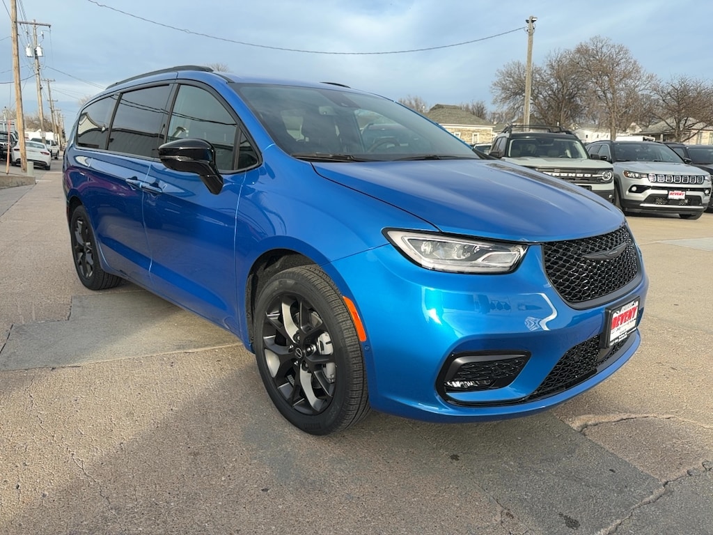 New 2026 Chrysler Pacifica SELECT AWD Passenger Van