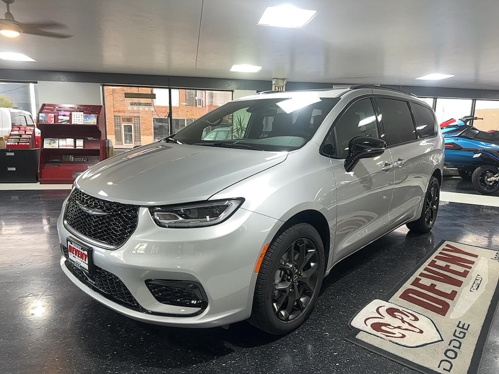 New 2026 Chrysler Pacifica SELECT AWD Passenger Van