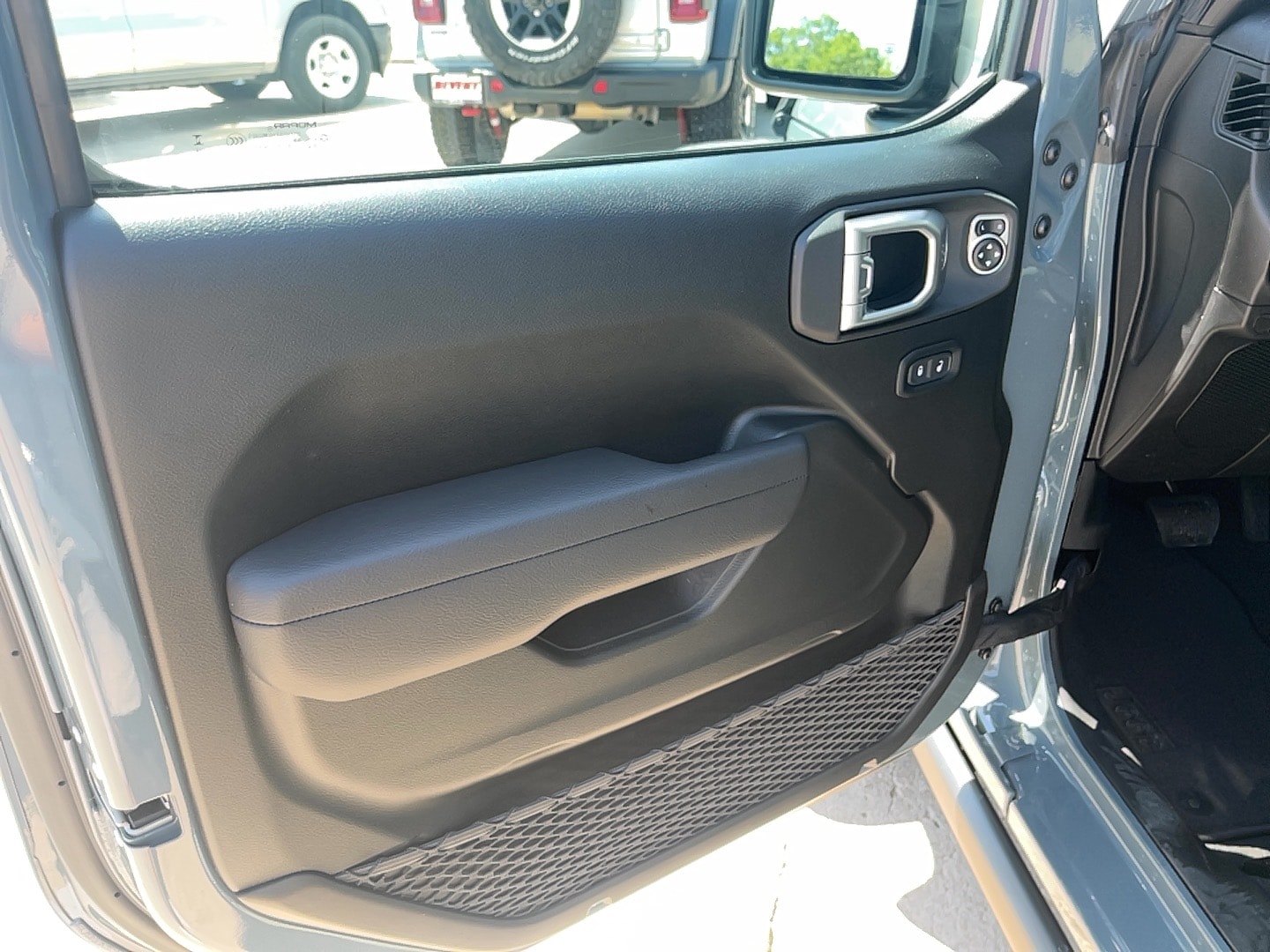 2024 Jeep Gladiator Nighthawk - Photo 9