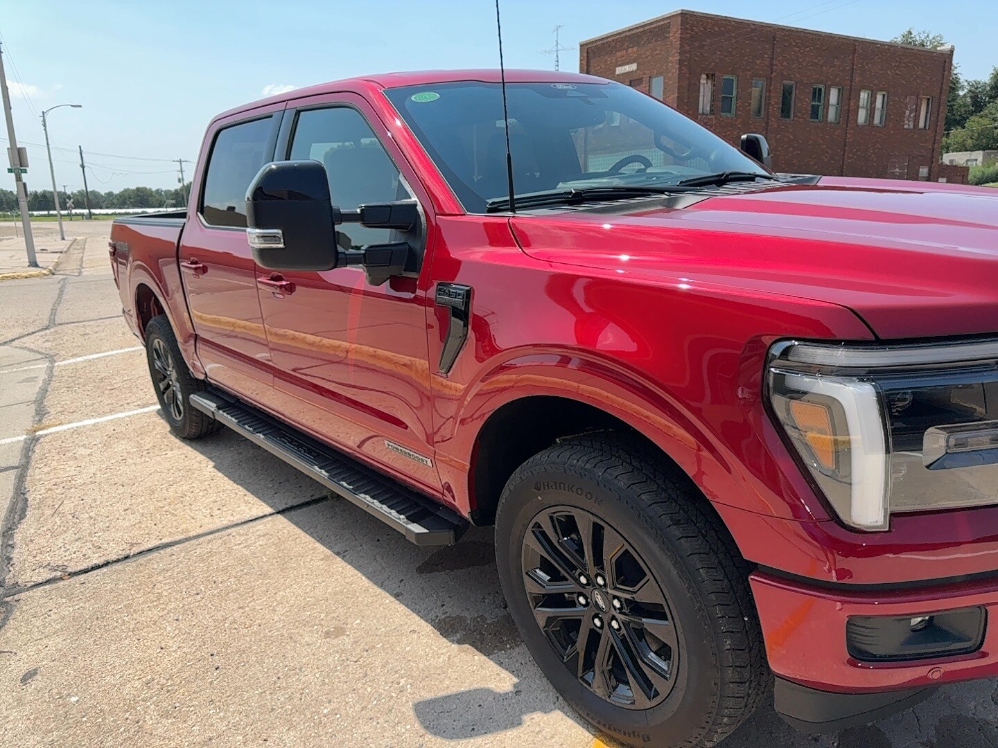 2025 Ford F-150 Lariat photo 3