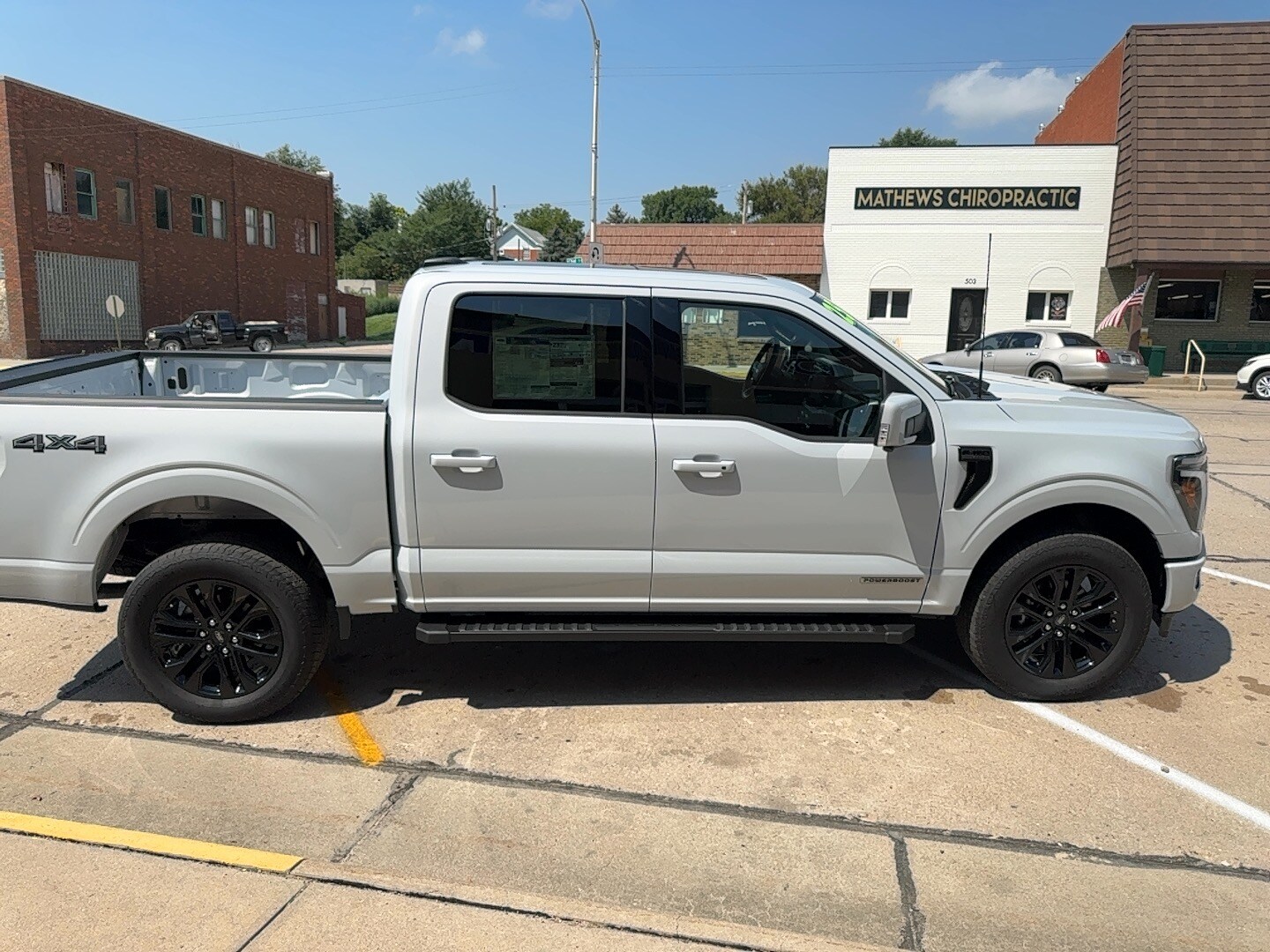 2025 Ford F-150 Lariat photo 4