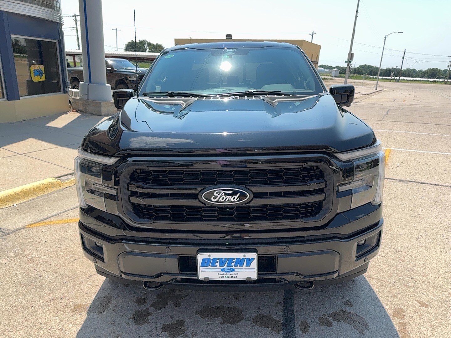 2025 Ford F-150 Lariat photo 2