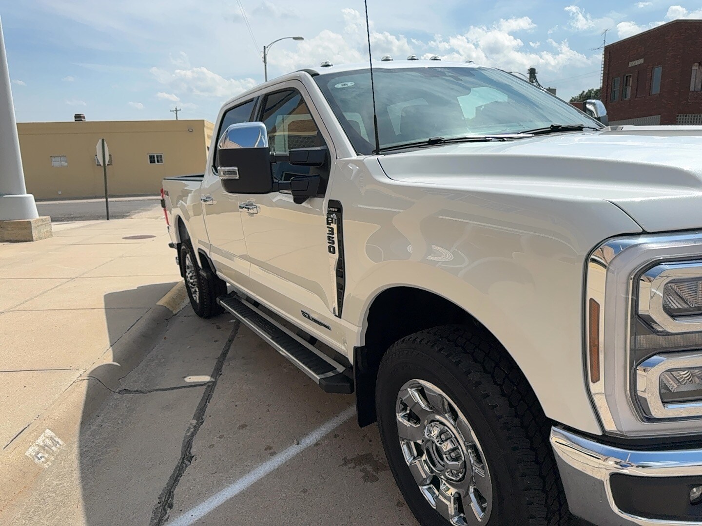2025 Ford F-350 Lariat photo 3