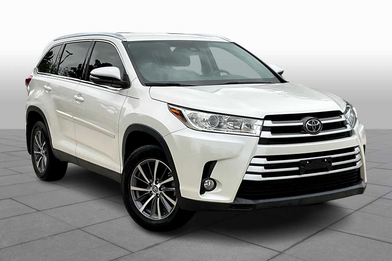 Used 2019 Toyota Highlander XLE with VIN 5TDKZRFH4KS563505 for sale in Benbrook, TX