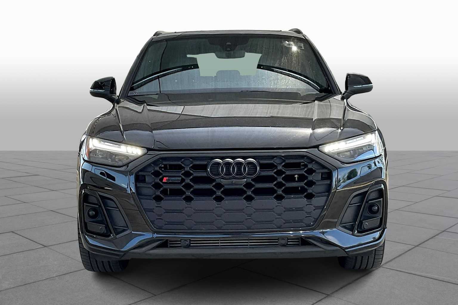 2023 Audi SQ5 Prestige photo 2