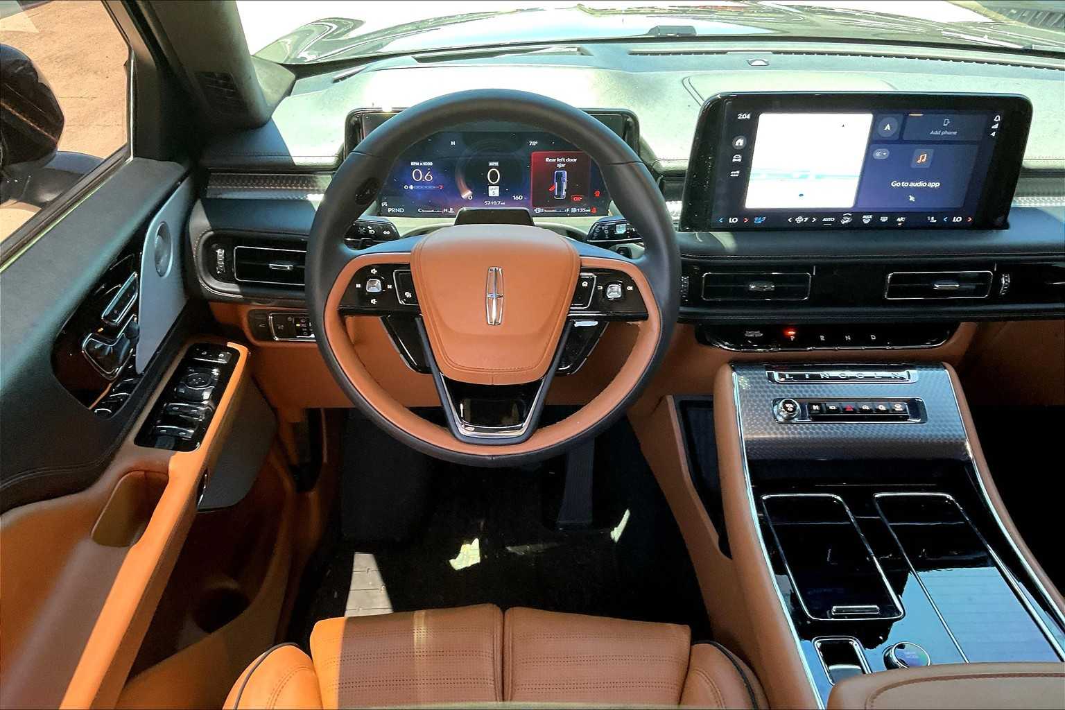 2025 Lincoln Aviator Black Label photo 4