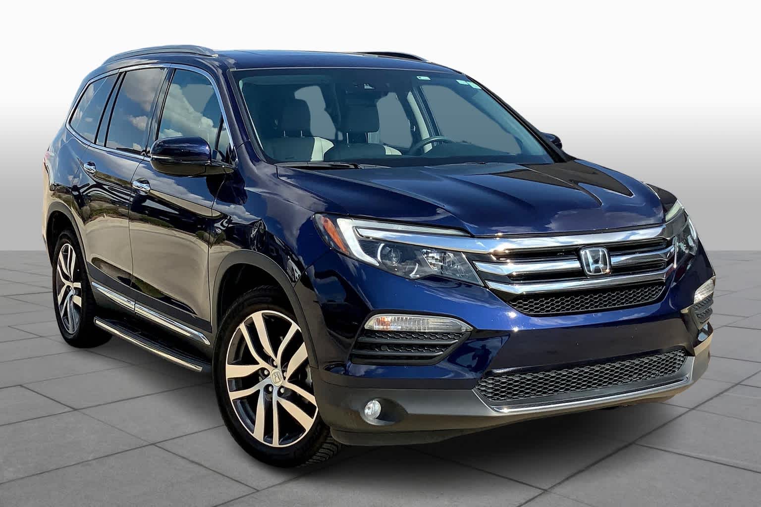 Used 2017 Honda Pilot Elite with VIN 5FNYF6H08HB070867 for sale in Grapevine, TX