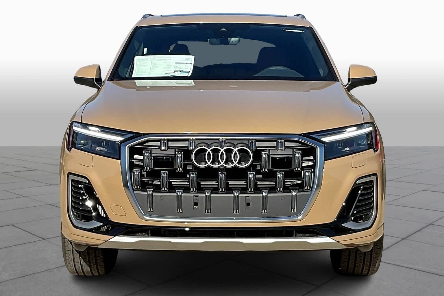 2025 Audi Q7 55 Premium Plus photo 2