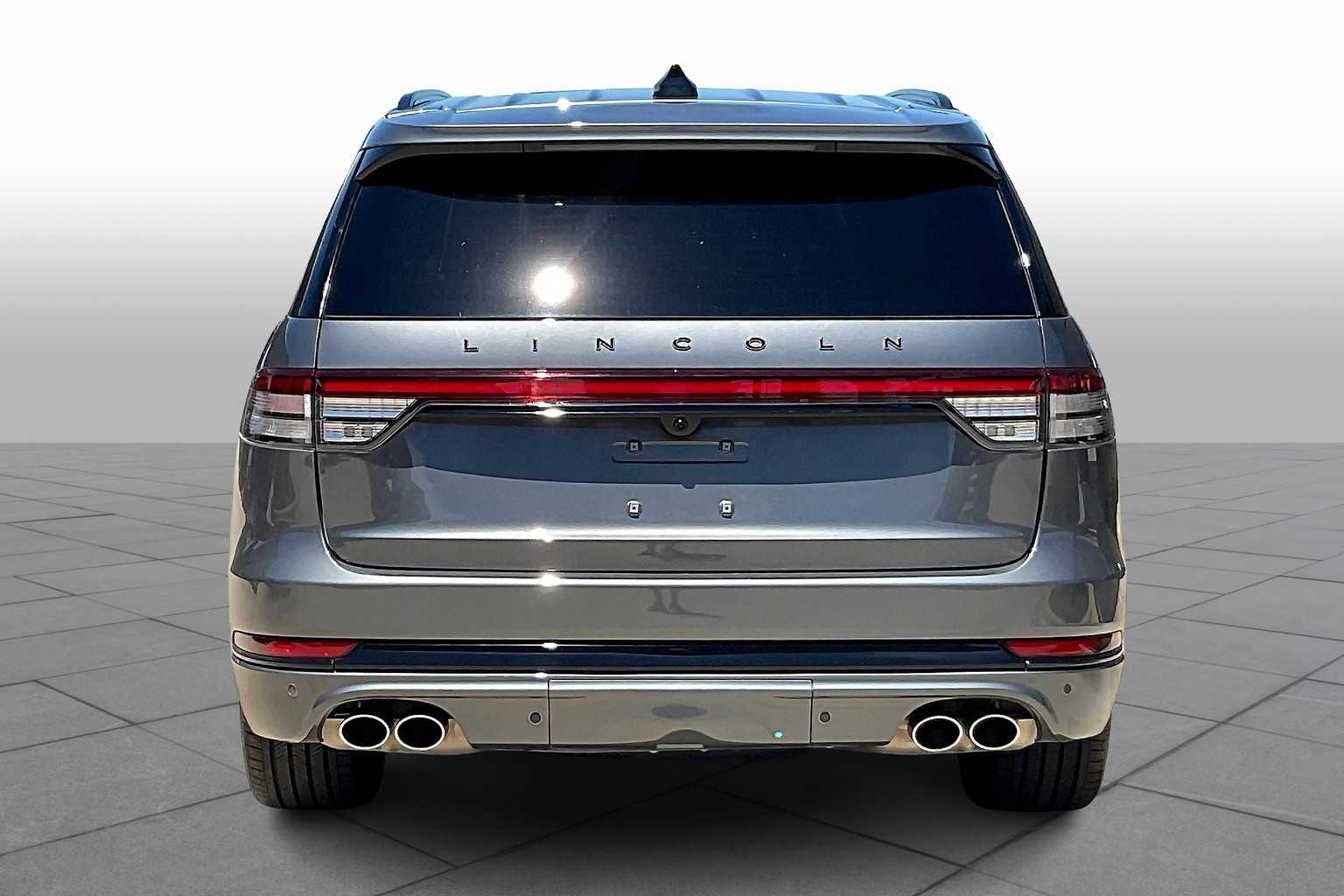 2025 Lincoln Aviator Black Label photo 3
