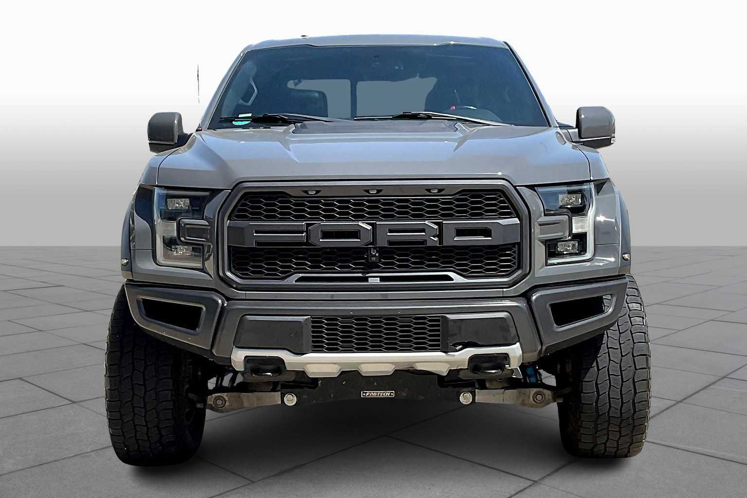 2018 Ford F-150 Raptor photo 2