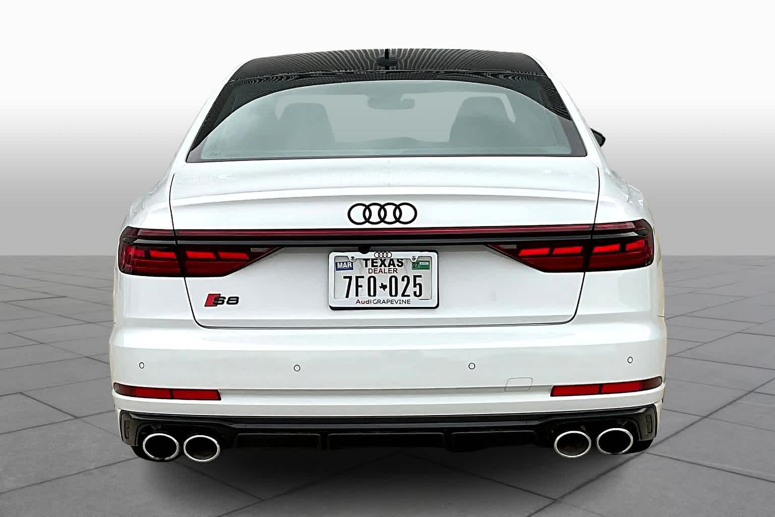 2025 Audi S8 4.0T photo 3