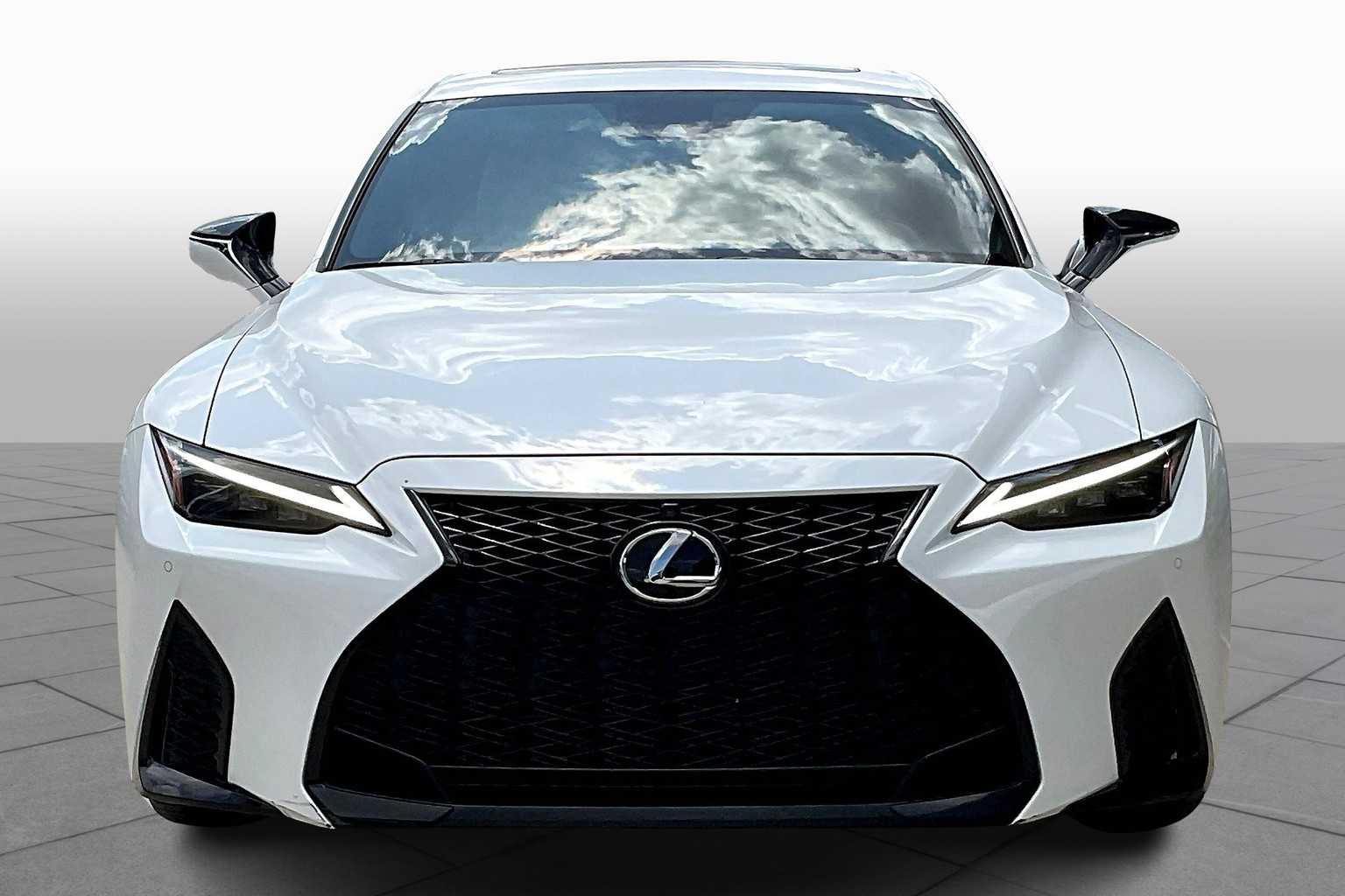 2022 Lexus IS F SPORT photo 2