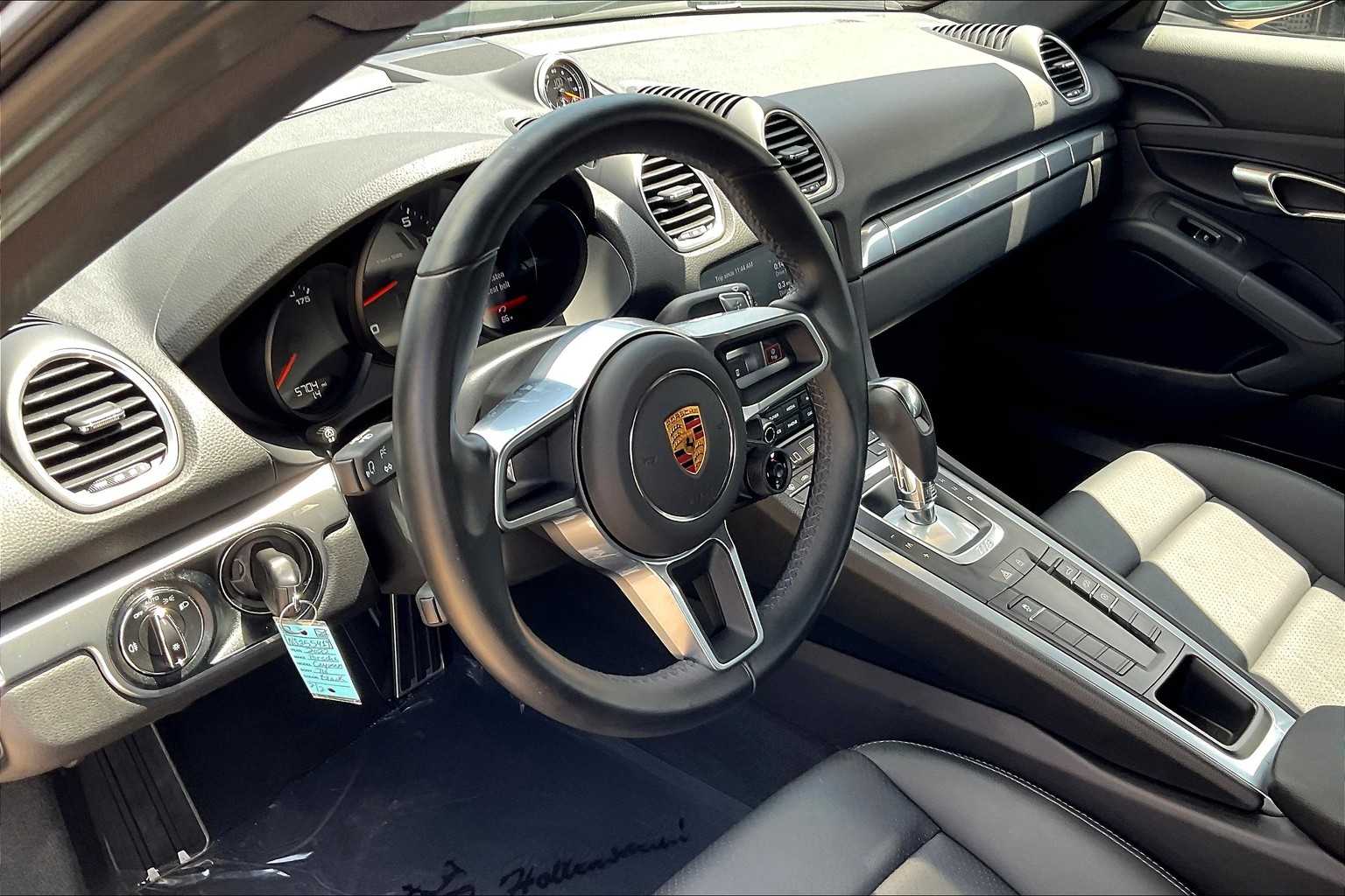 2022 Porsche Cayman S photo 4