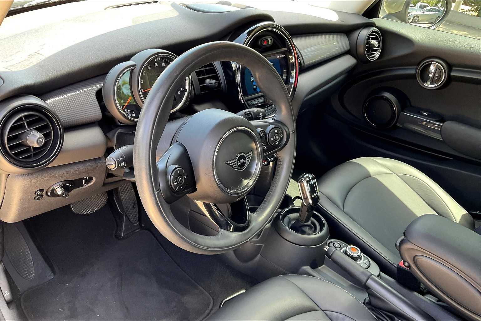 2020 Mini Cooper 2 Door Hardtop photo 2