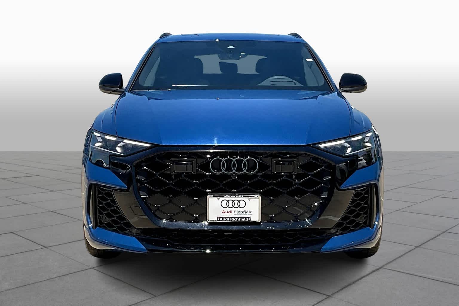 2025 Audi RS Q8 photo 2