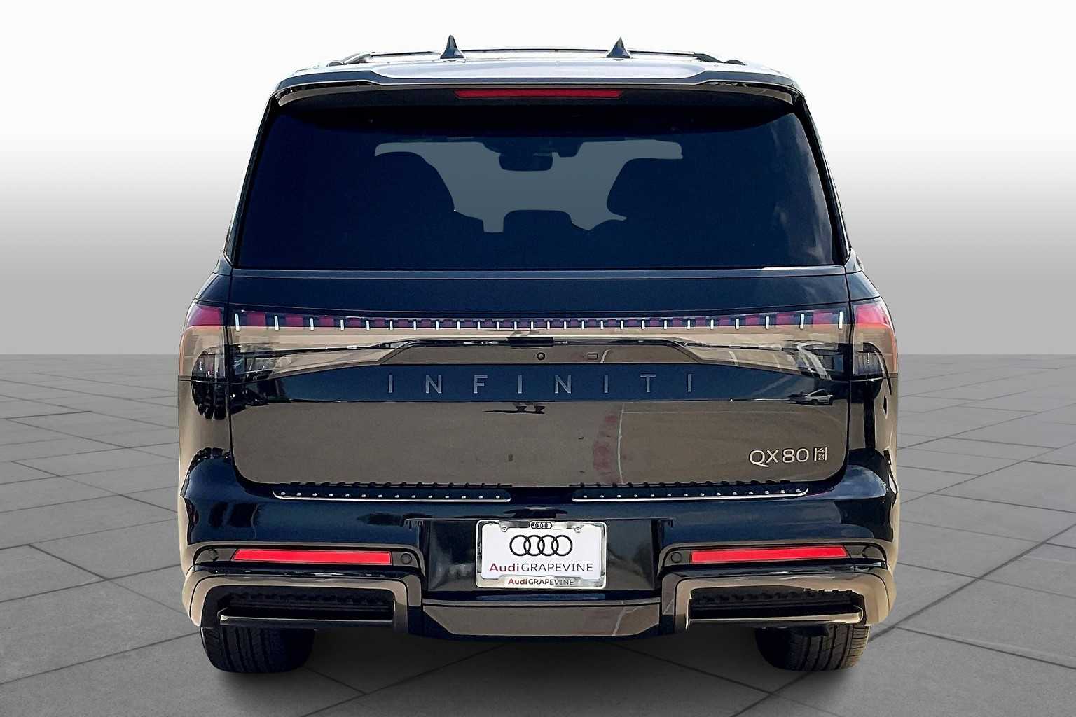 2025 Infiniti QX80 photo 3