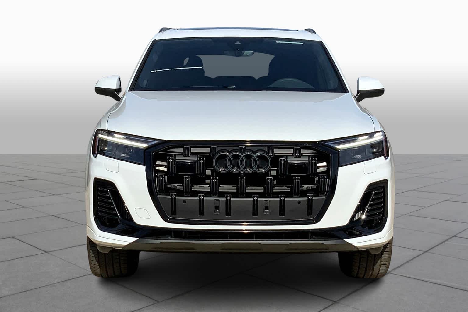 2025 Audi Q7 55 Premium Plus photo 2