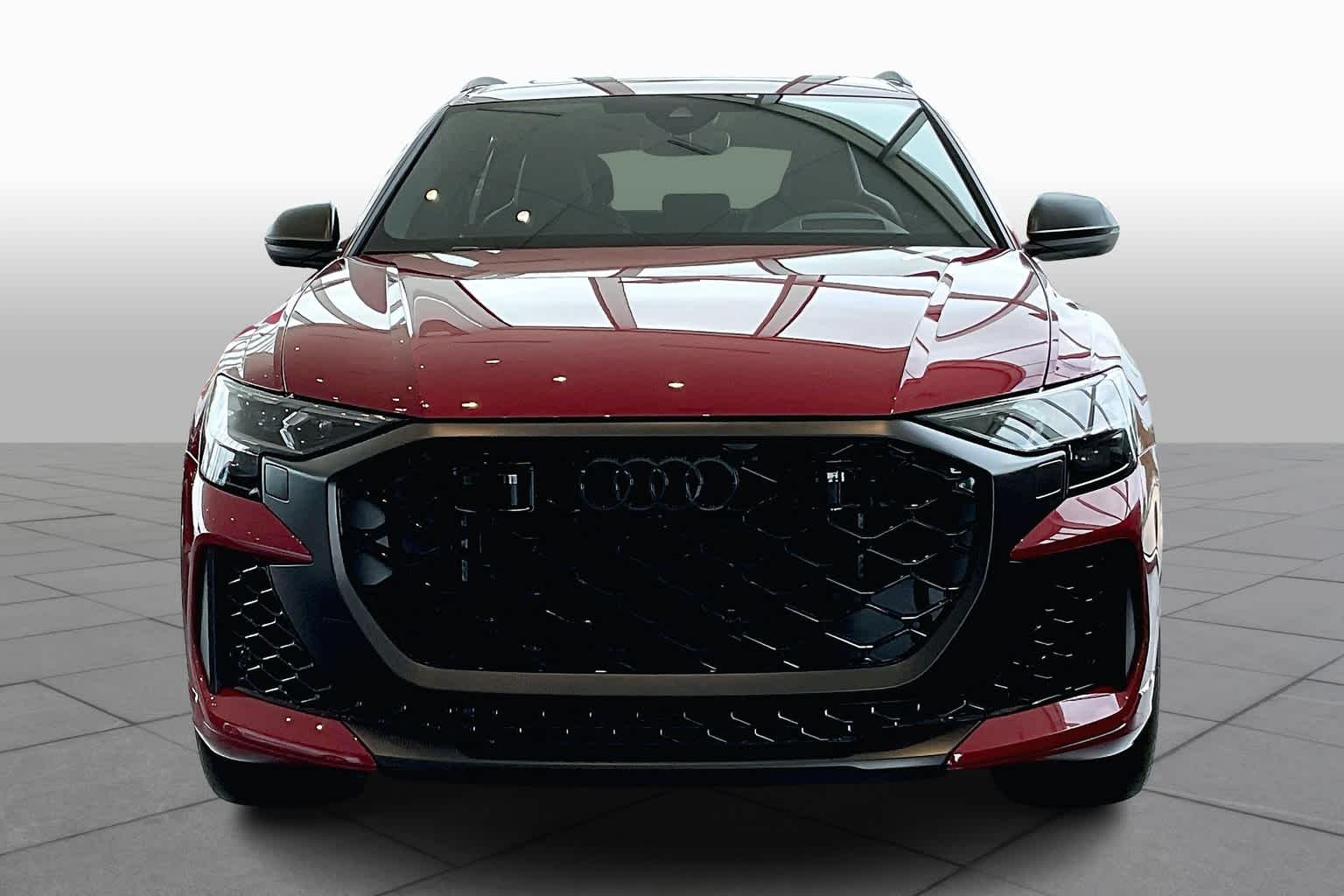 2025 Audi RS Q8 photo 2