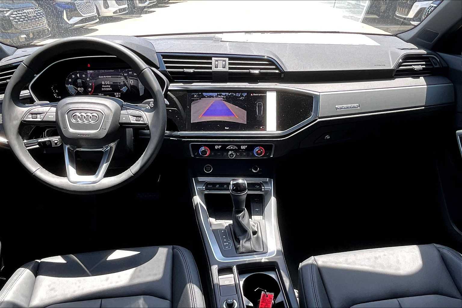 2025 Audi Q3 45 TFSI S line Premium photo 4