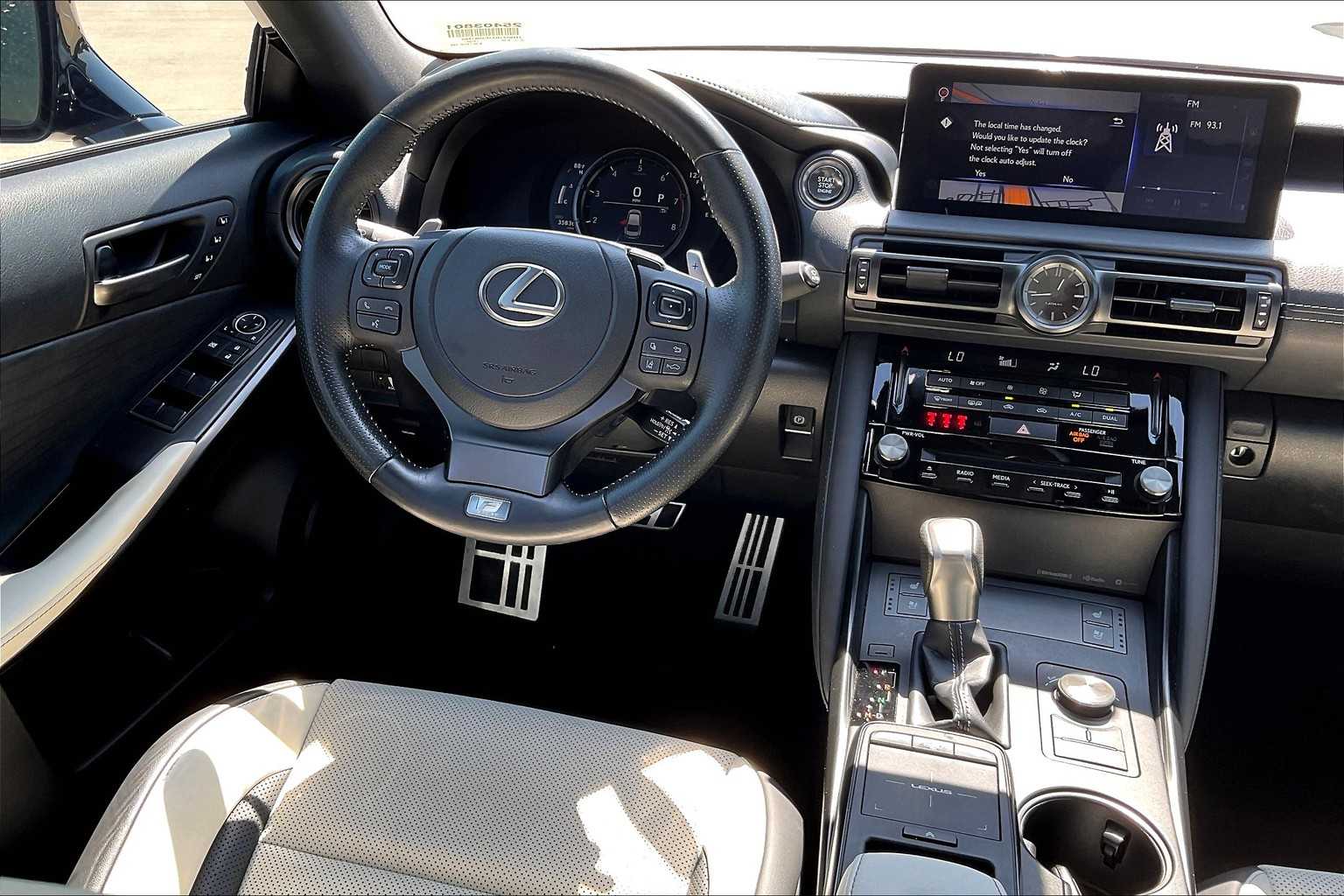 2023 Lexus IS F SPORT photo 4