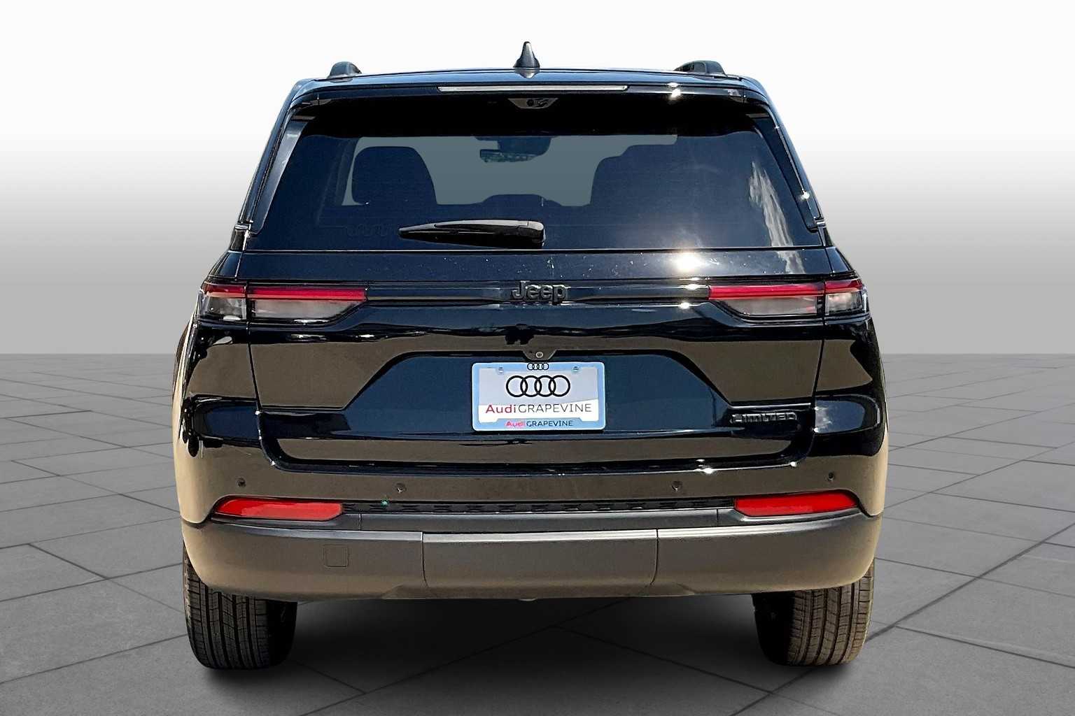 2023 Jeep Grand Cherokee Limited photo 3