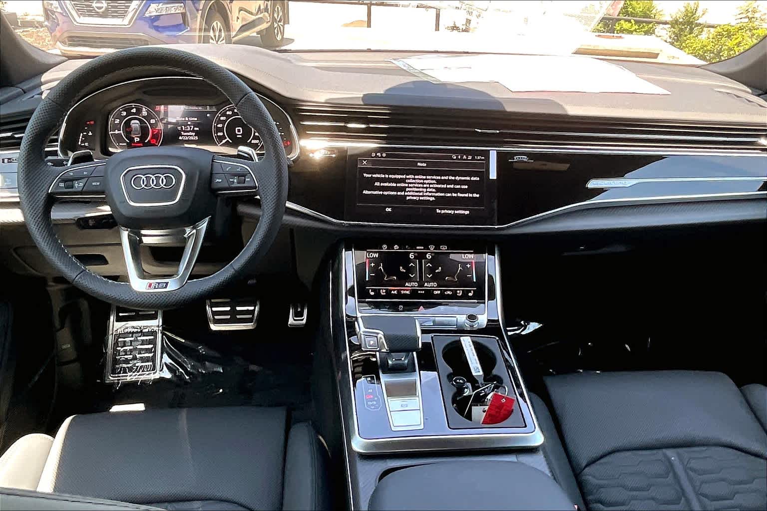 2025 Audi RS Q8 photo 4
