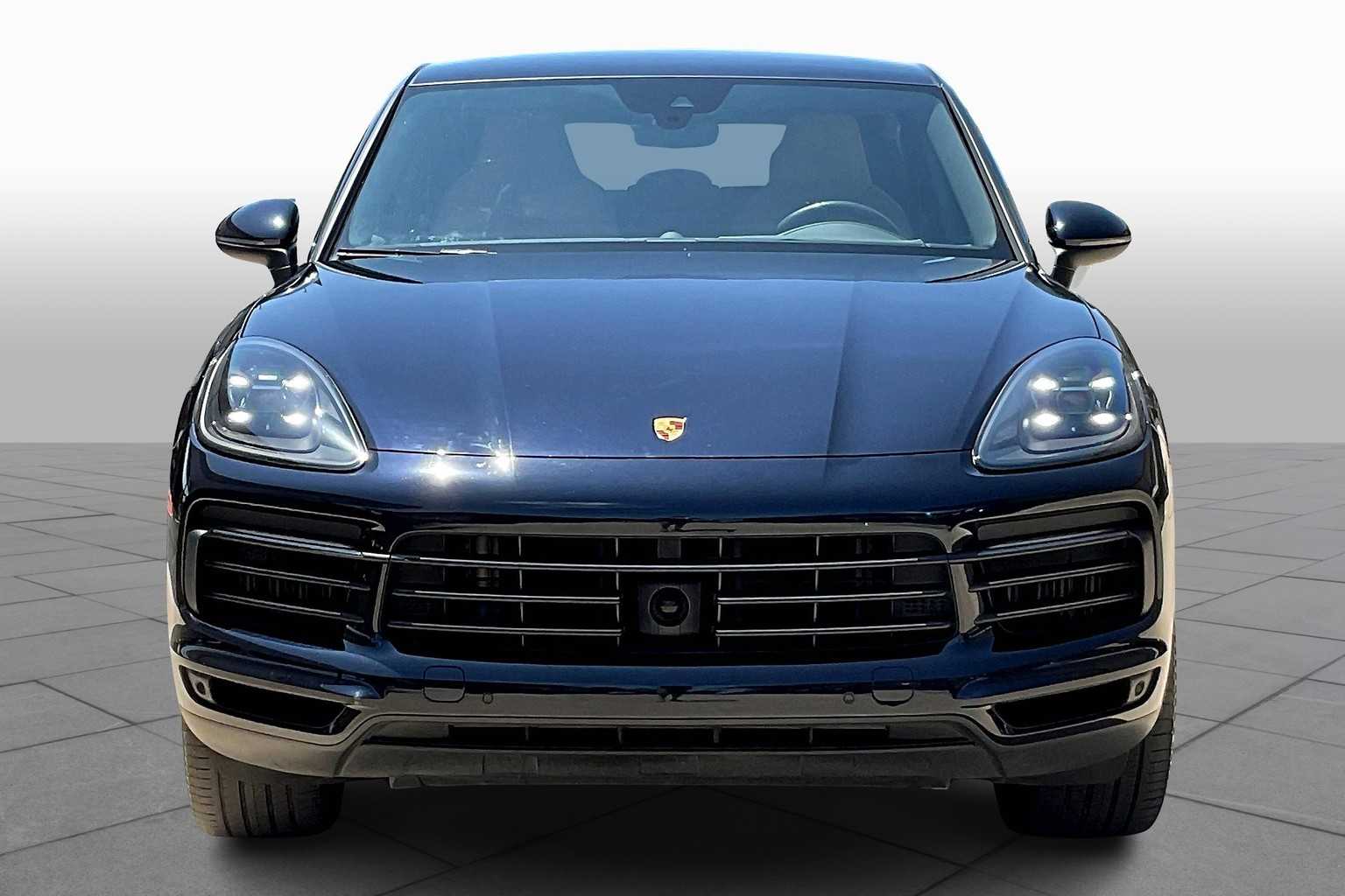 2023 Porsche Cayenne Platinum Edition photo 2