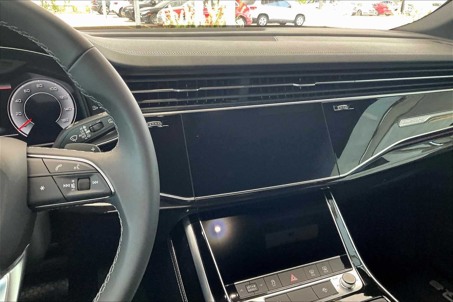 2025 Audi Q8 Premium Plus photo 4