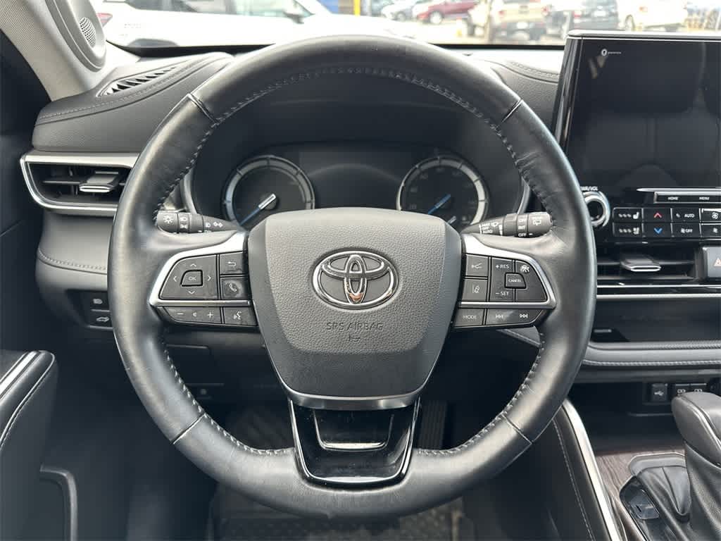 Thumbnail: 2021 Toyota Highlander - 16