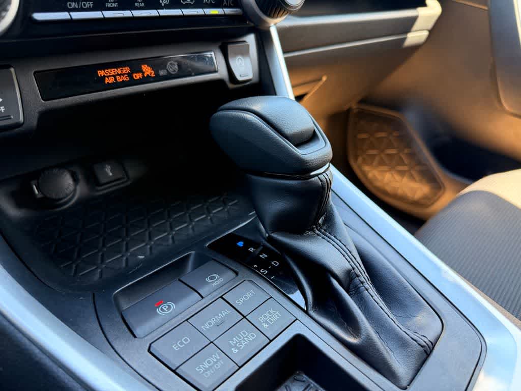 Thumbnail: 2020 Toyota RAV4 - 17