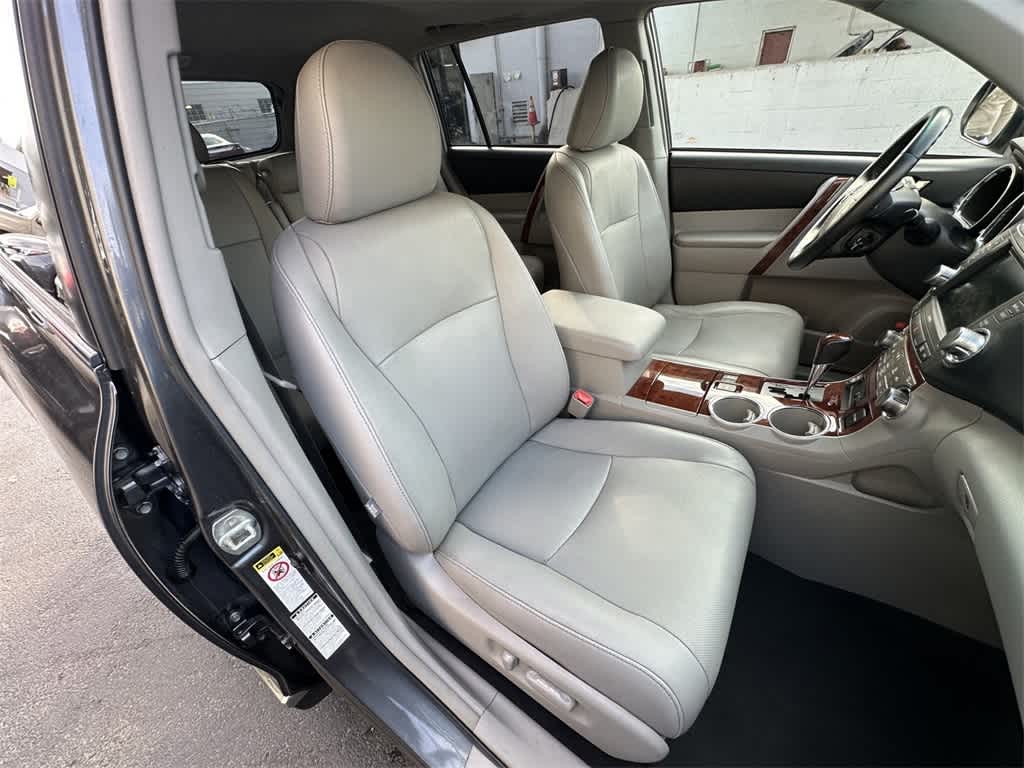 Thumbnail: 2012 Toyota Highlander - 13