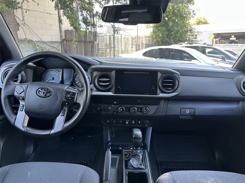 Thumbnail: 2019 Toyota Tacoma - 10