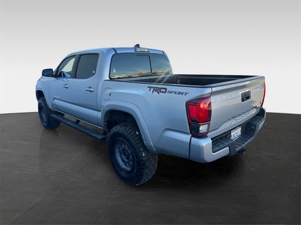 Thumbnail: 2018 Toyota Tacoma - 4