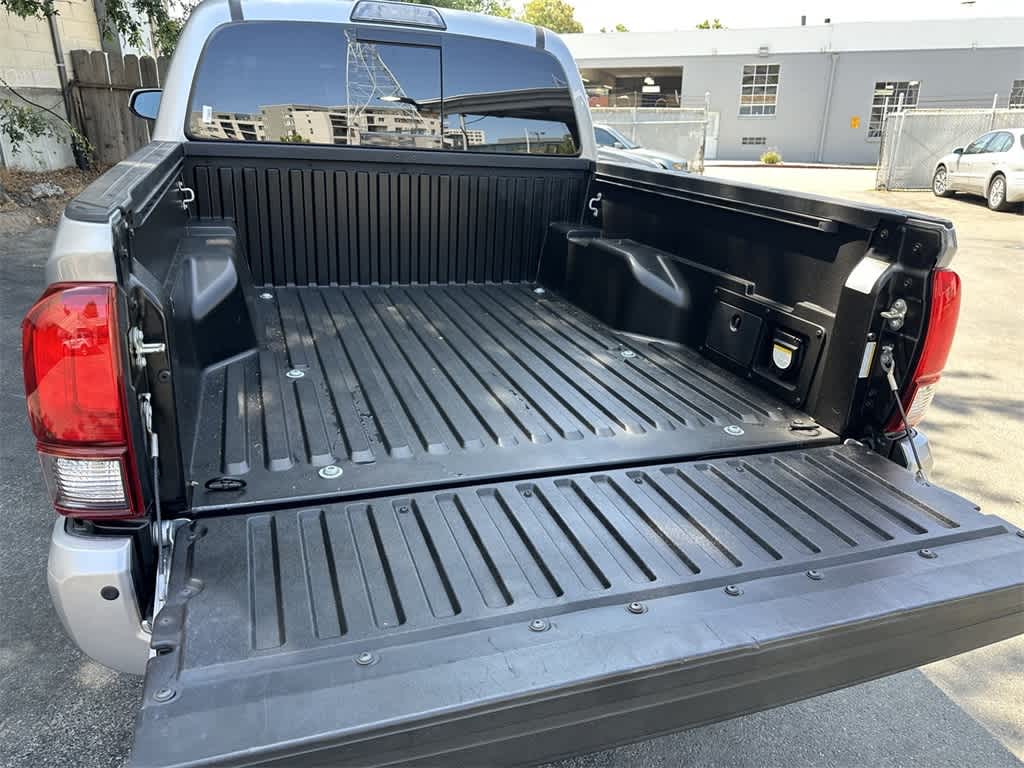 Thumbnail: 2019 Toyota Tacoma - 21