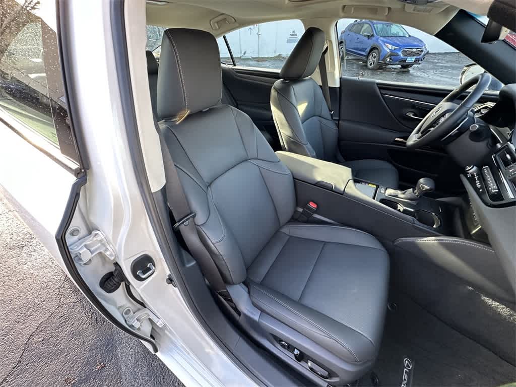 Thumbnail: 2024 Lexus ES - 15