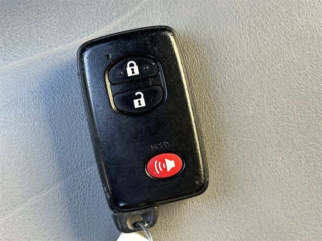 Thumbnail: 2015 Toyota Prius v - 20
