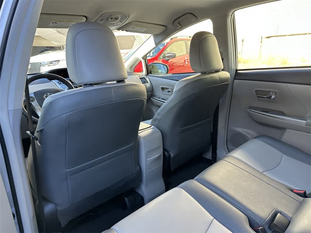Thumbnail: 2015 Toyota Prius v - 12
