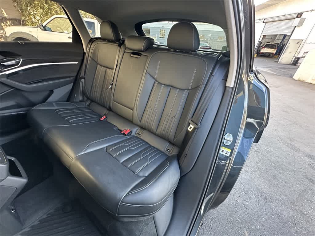 Thumbnail: 2019 Audi e-tron - 14