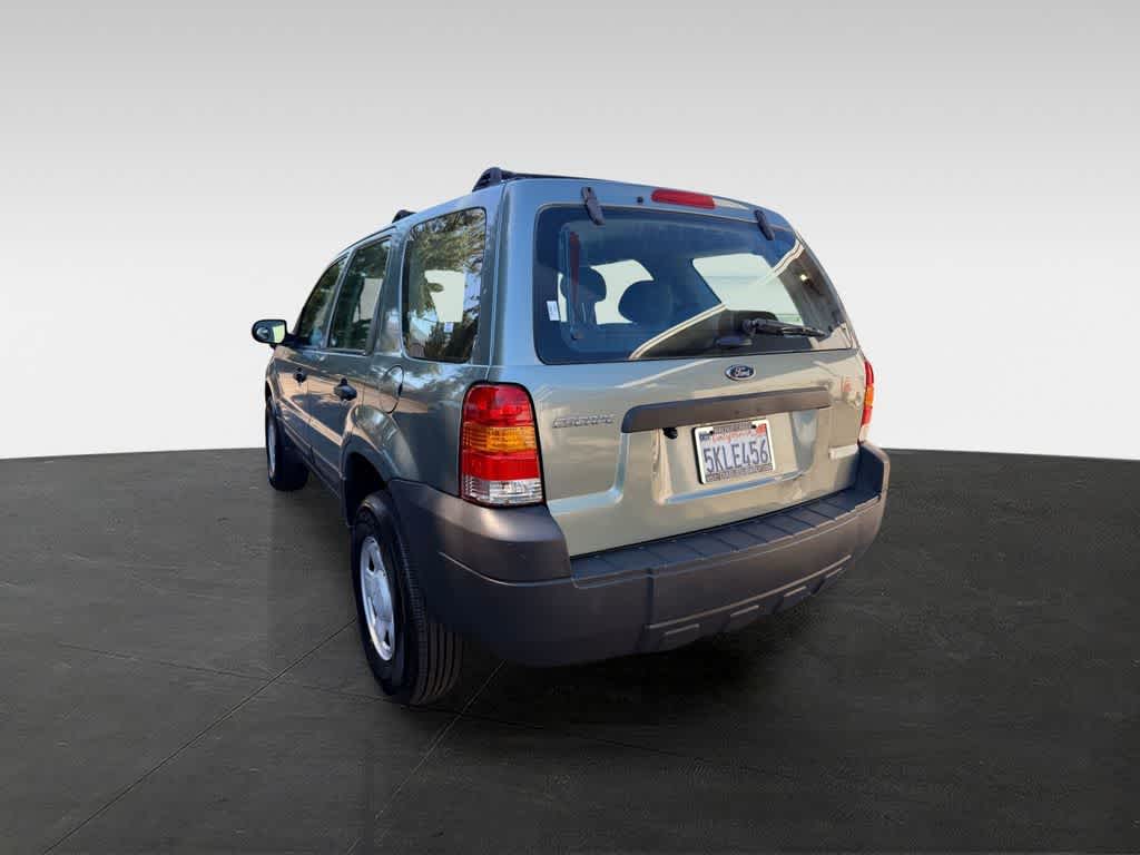 Thumbnail: 2005 Ford Escape - 3
