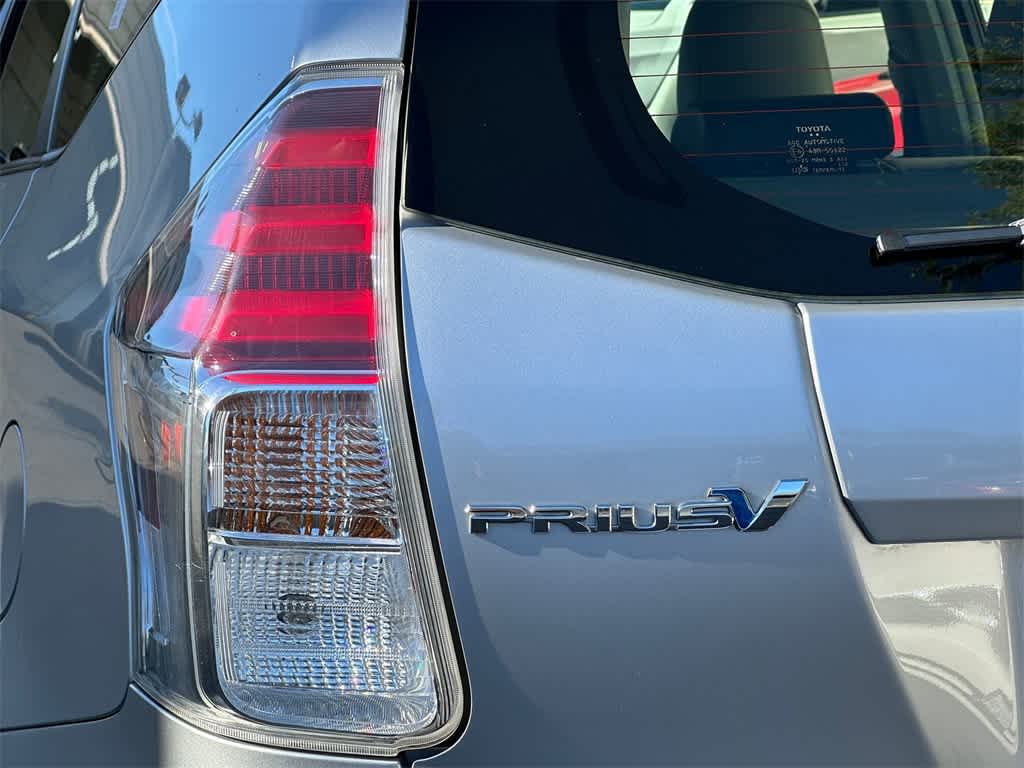 Thumbnail: 2015 Toyota Prius v - 7