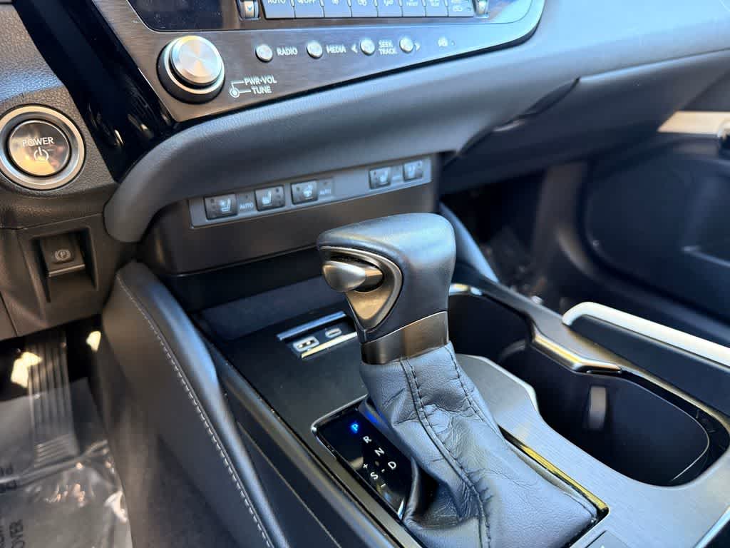 Thumbnail: 2023 Lexus ES - 18