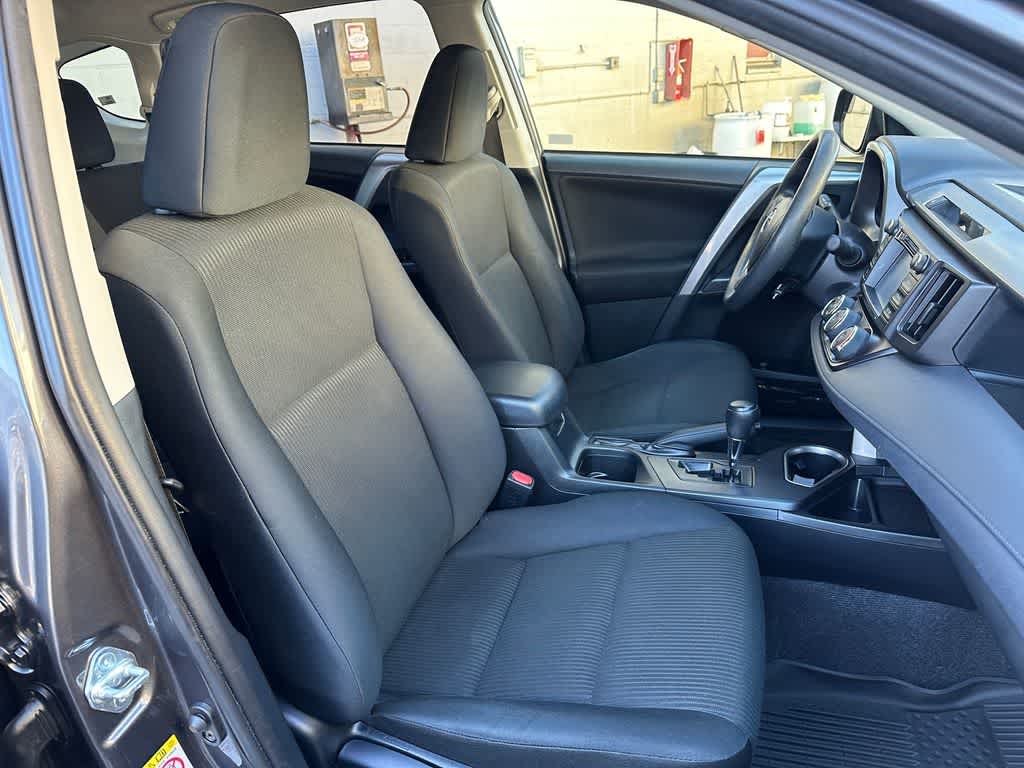 Thumbnail: 2016 Toyota RAV4 - 15