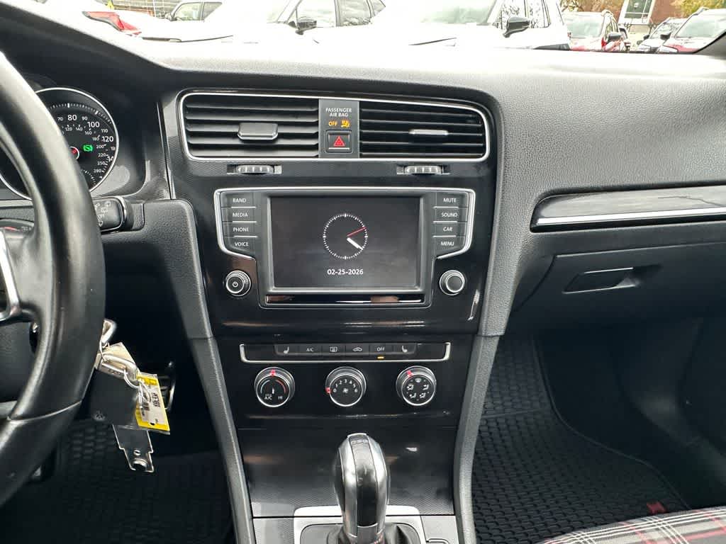 Thumbnail: 2017 Volkswagen Golf - 16