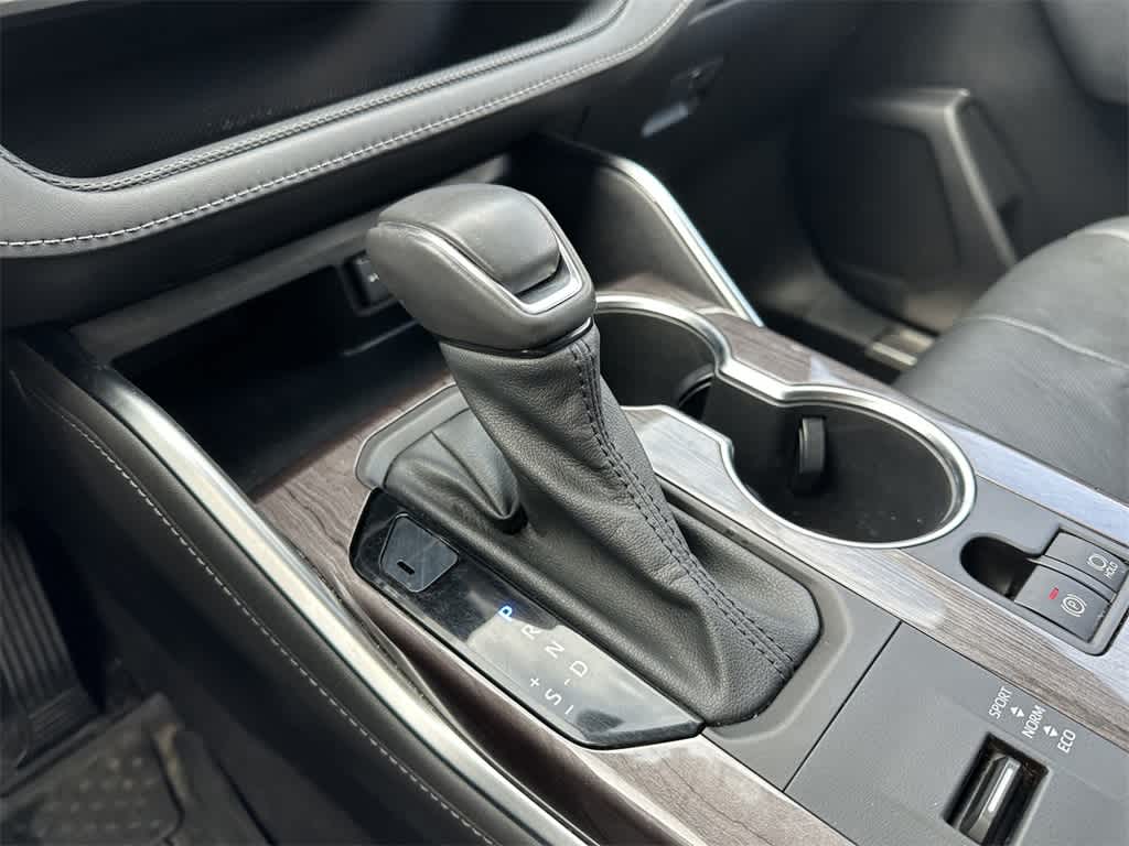 Thumbnail: 2021 Toyota Highlander - 18