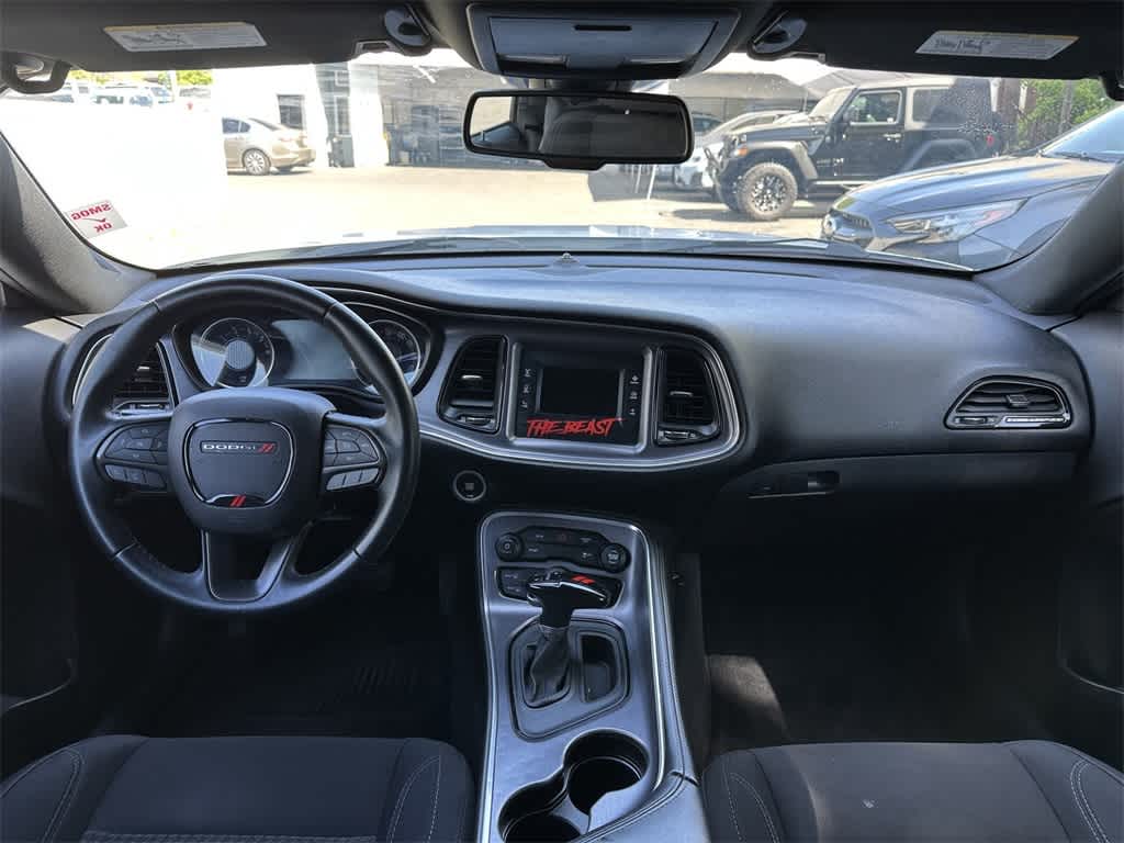 2017 Dodge Challenger SXT 10