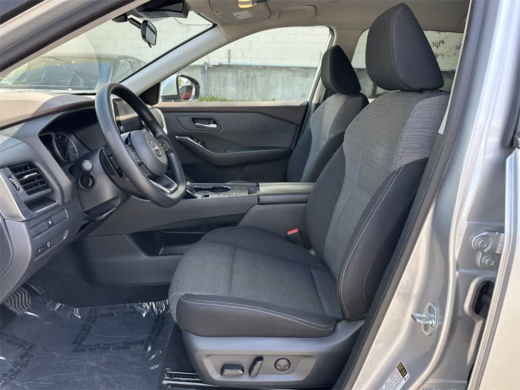 2023 Nissan Rogue SV 2