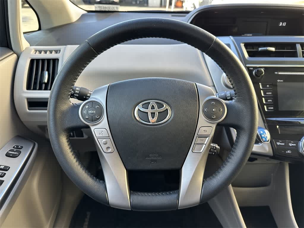 Thumbnail: 2015 Toyota Prius v - 15