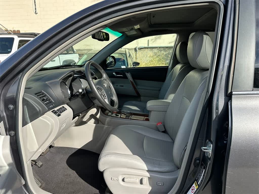 Thumbnail: 2012 Toyota Highlander - 2